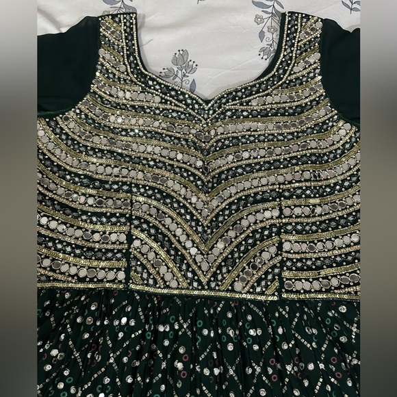 Trending heavily embroidered peplum top n skirt/lehenga with can can - Picture 3 of 13